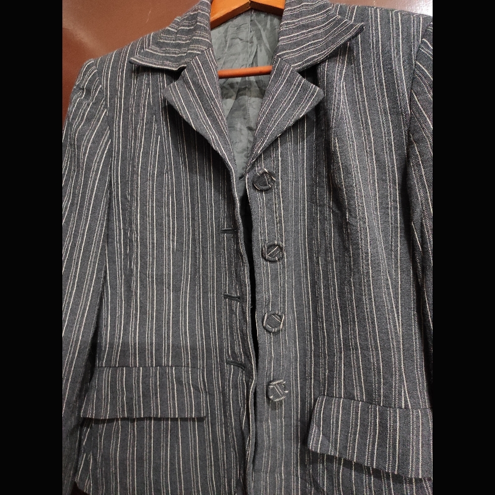 Grey Striped Blazer 🥂 - Picture 7 of 8